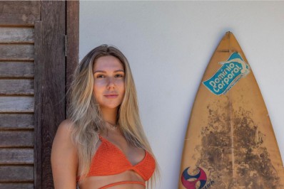 Carol Portaluppi exibe corpão em foto de biquíni 