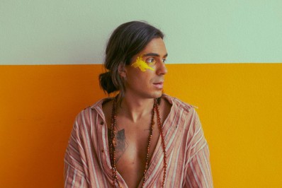 'Carnaval de sofá?' Ex-Restart Pe Lu lança EP para curtir folia em casa