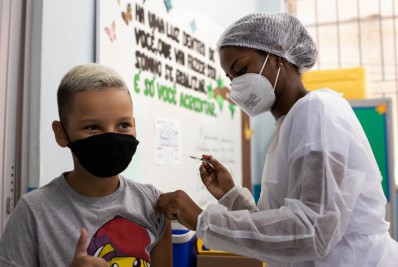 Vacinação infantil contra covid acontece em 12 unidades de saúde de Volta Redonda