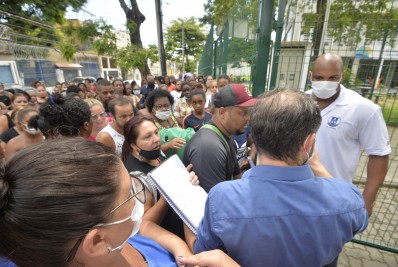 Escola municipal no Rocha tem espera de mais de 24h e confusão em busca por vagas