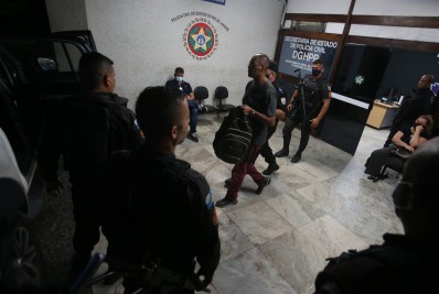 Policial que matou vendedor de balas em Niterói é preso e vai responder por homicídio doloso 