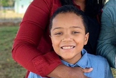 Mãe de Davi Lucas desabafa e questiona segurança após morte do filho em parque aquático