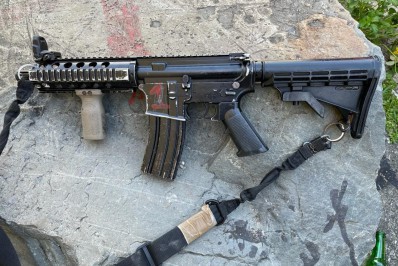 Dois criminosos são presos com fuzil e grande quantidade de drogas em Mesquita