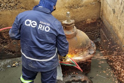 Águas do Rio realiza troca de registro em Duque de Caxias