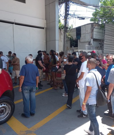 Vendedor de balas é morto por policial em frente às barcas, em Niterói - Divulgação