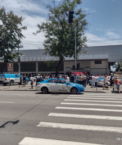 Vendedor de balas é morto por policial em frente às barcas, em Niterói - Divulgação