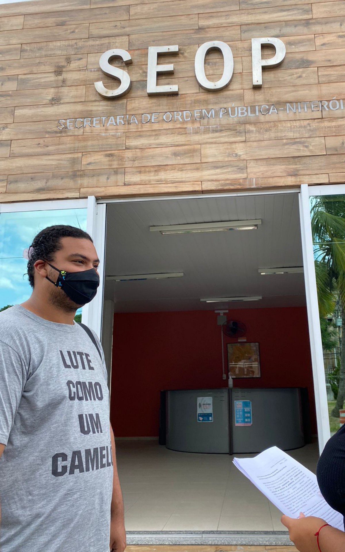 Vereadora Walk&iacute;ria Nictheroy (PCdoB) e  Associa&ccedil;&atilde;o Assistencial dos Comerciantes Ambulantes do Munic&iacute;pio de Niter&oacute;i (ACANIT) protocolaram uma representa&ccedil;&atilde;o contra agress&otilde;es de guardas municipais a manifestantes
