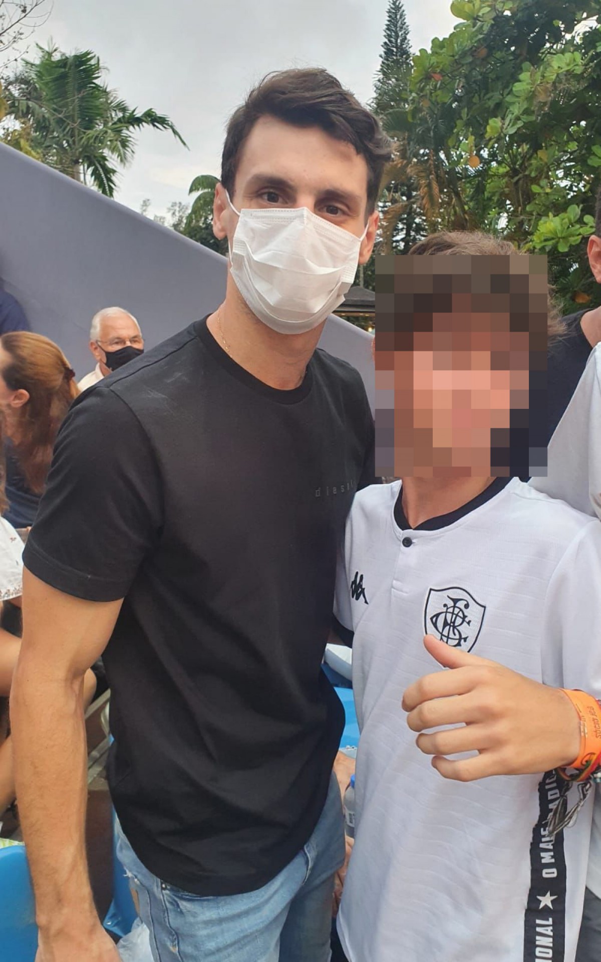 Rodrigo Caio com um f&atilde; no Rio Open