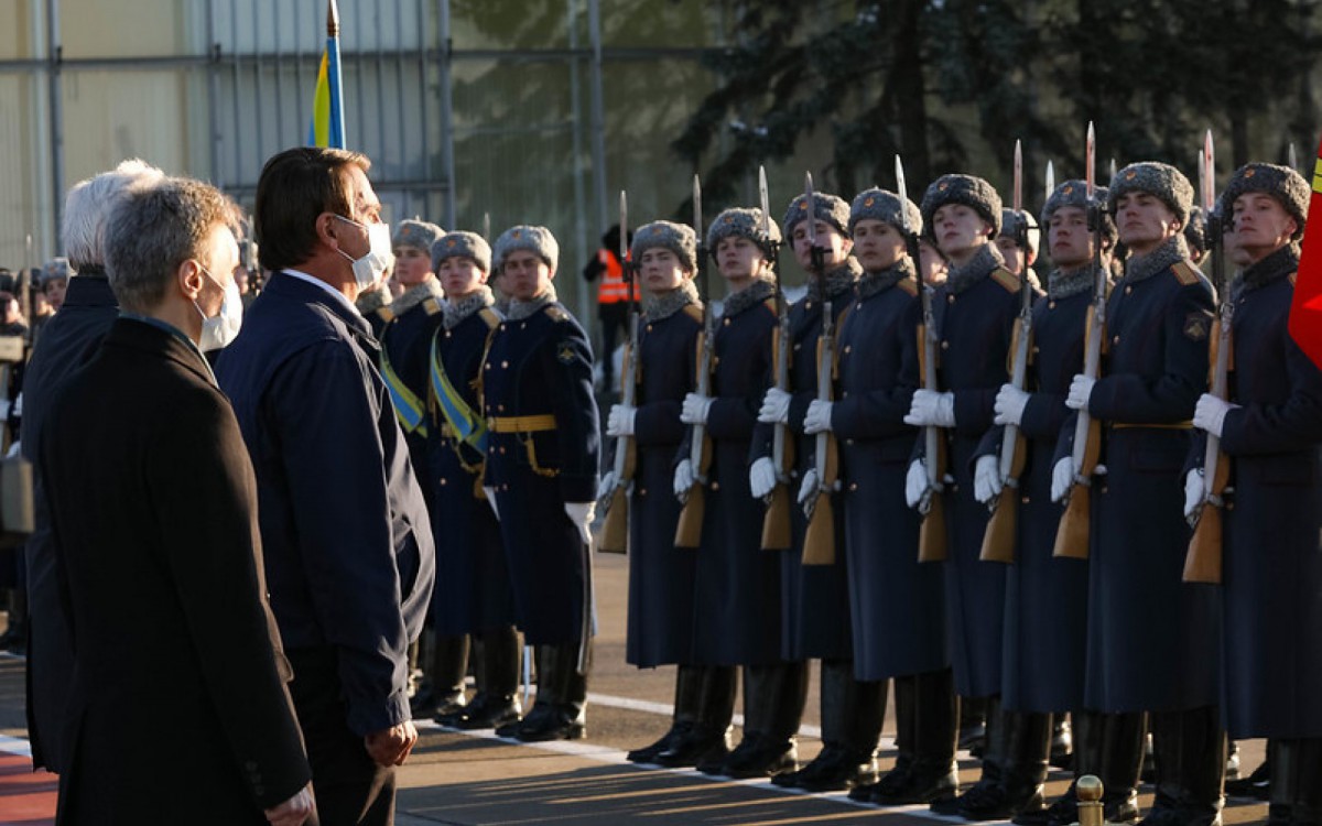 Bolsonaro desembarca em Moscou para encontro com Putin