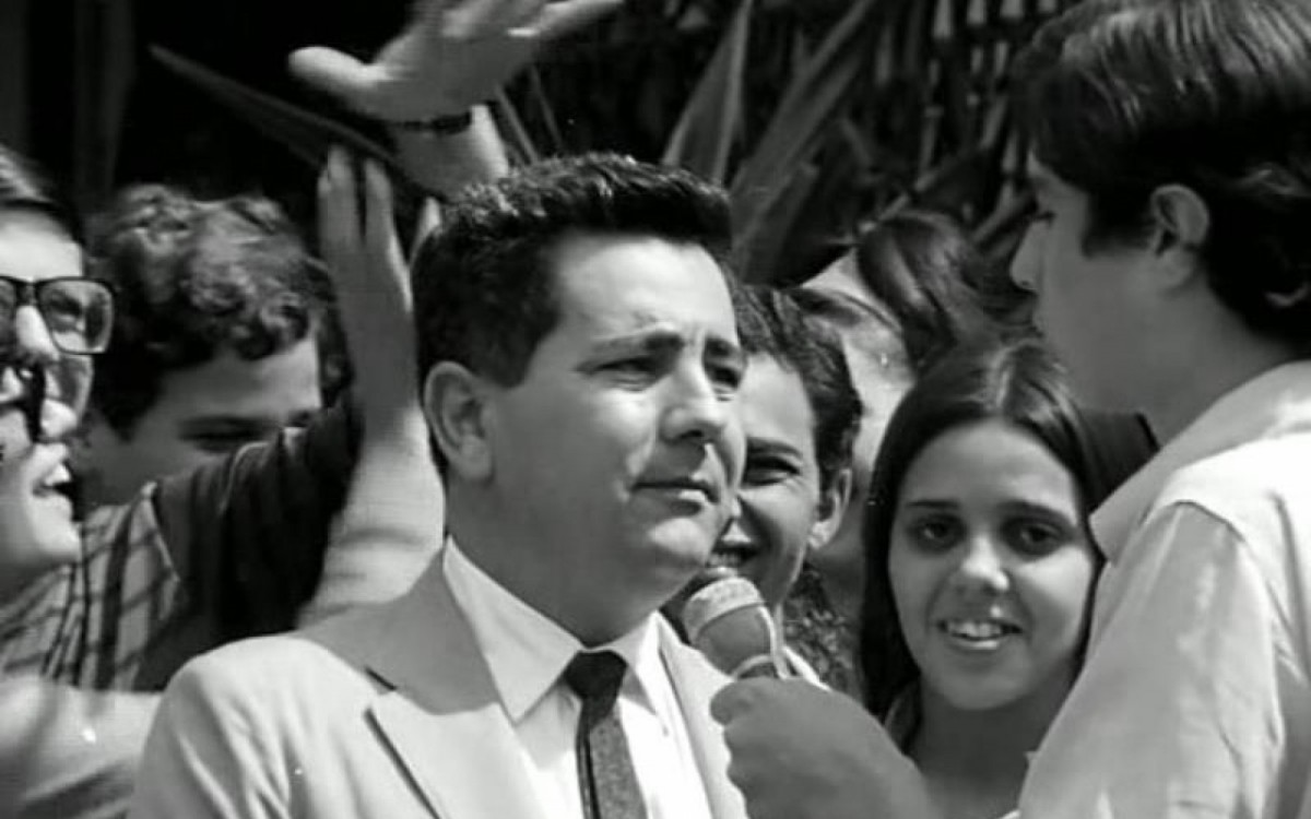 Cena do filme 'A Opini&atilde;o P&uacute;blica' (1967), de Arnaldo Jabor