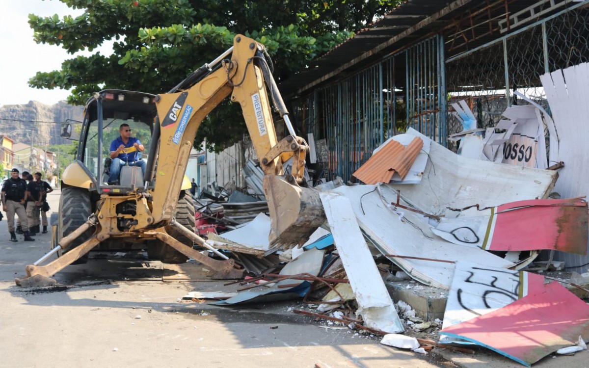 Um quiosque e um banheiro foram demolidos durante a a&ccedil;&atilde;o