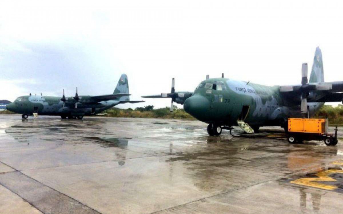 Aviões da FAB interceptou avião carregado com cerca de 300 quilos de pasta base de cocaína
 - Ten Holanda / FAB