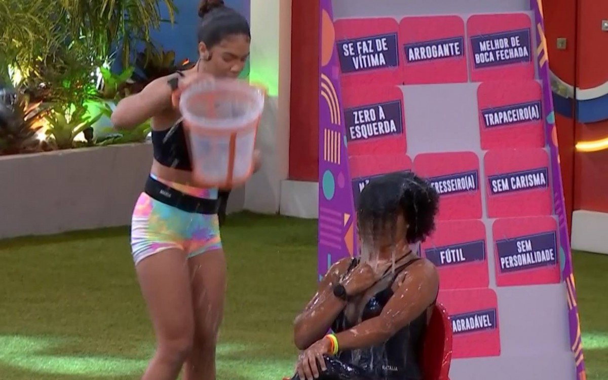 Maria e Natália no jogo da discórdia - Reprodução/Globoplay