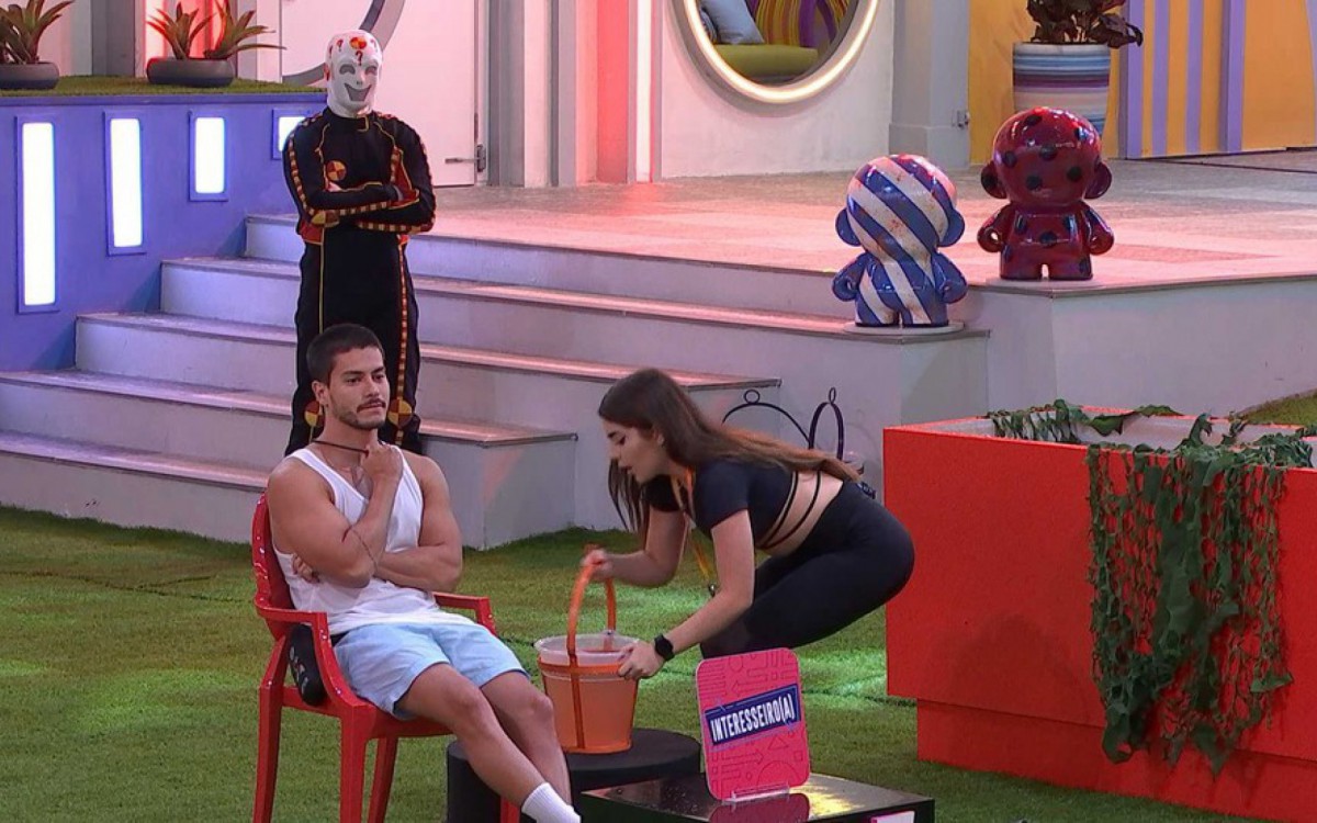 Arthur Aguiar e Jade Picon no 