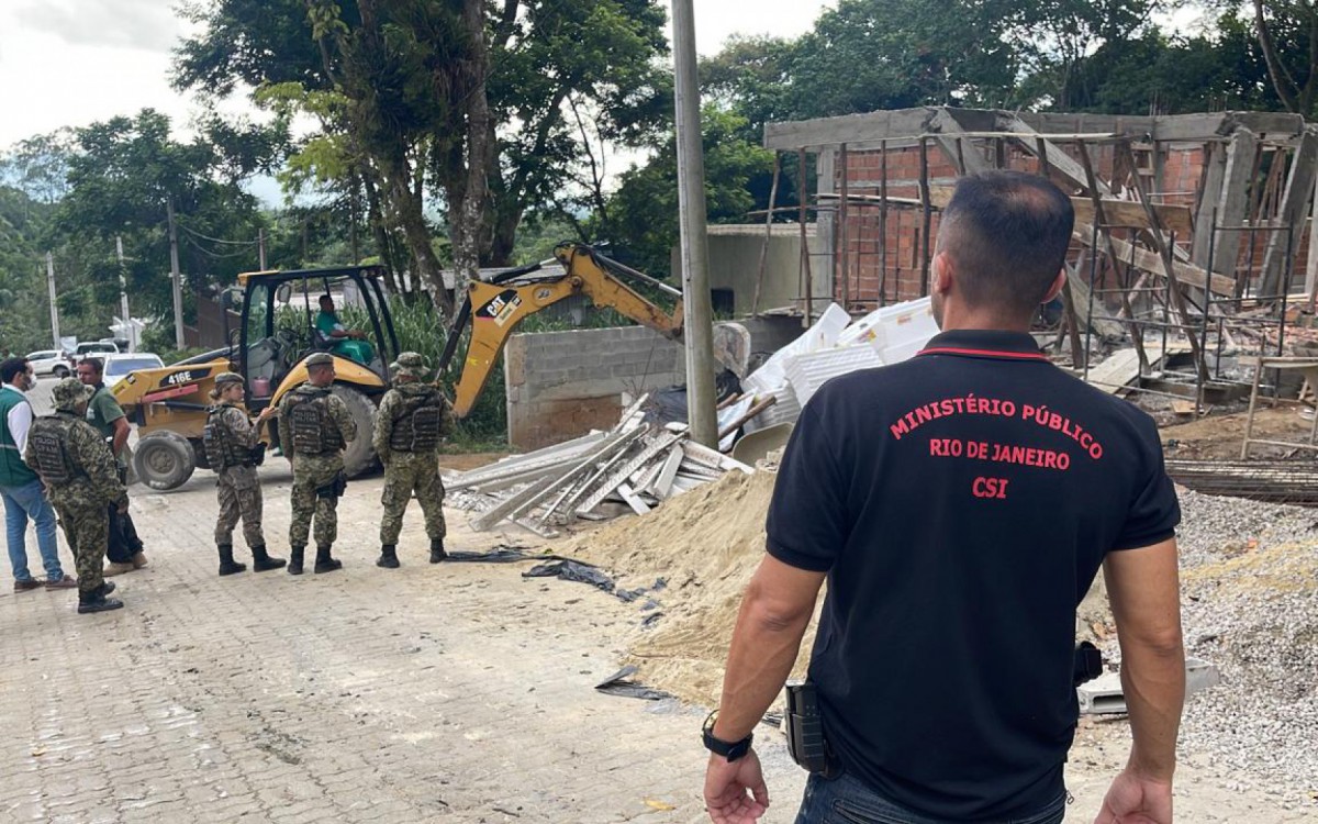 MPRJ e Prefeitura do Rio atuam na demolição de quatro imóveis construídos irregularmente - Divulgação