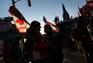 Canadá anuncia que vai bloquear contas bancárias de manifestantes antivacina
