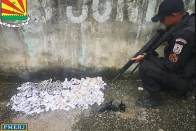 PM prende suspeito após troca de tiros no Complexo da Igrejinha, em Meriti