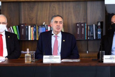 Fachin, Barroso e Moraes fazem reunião de transição no TSE