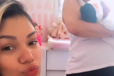 Mulher Filé comemora alta médica da filha recém-nascida: 'Alegria está completa'