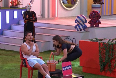 'BBB 22': Ao vivo, Jade Picon chama Arthur Aguiar de 'interesseiro'