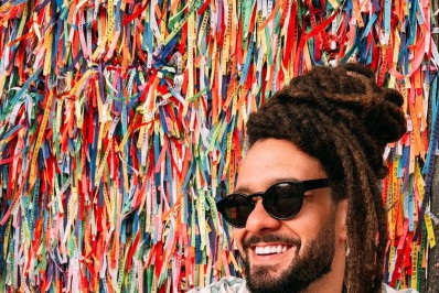 Apresentador? Cantor Gabriel Elias estreia programa de viagens