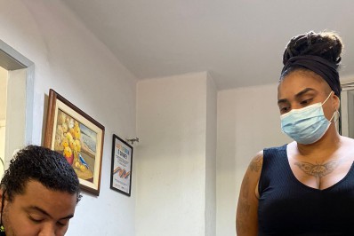 Vereadora e ambulantes pedem identificação de guardas que chamaram homem de 'macaco' e jogou spray de pimenta em criança