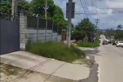 Comerciantes reclamam de mau cheiro em bairro de Araruama