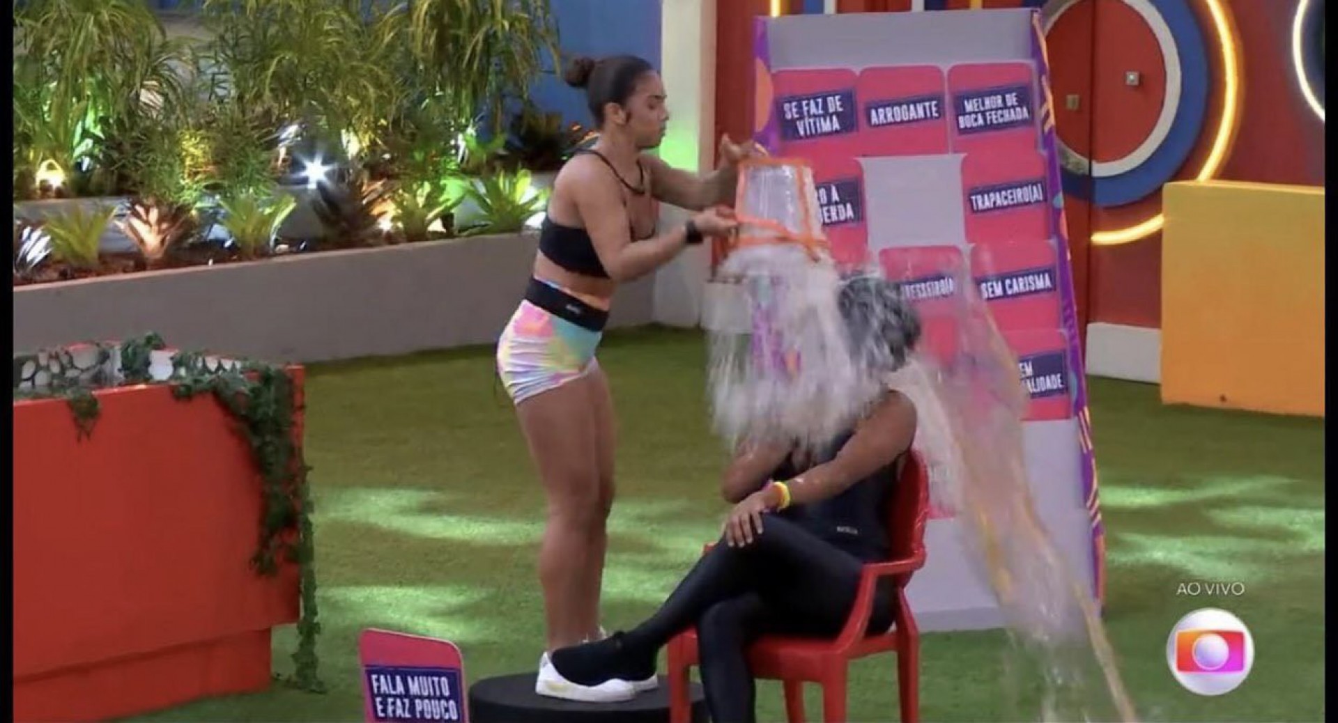 Maria e Natália durante o jogo da discórdia - Reprodução/Globoplay