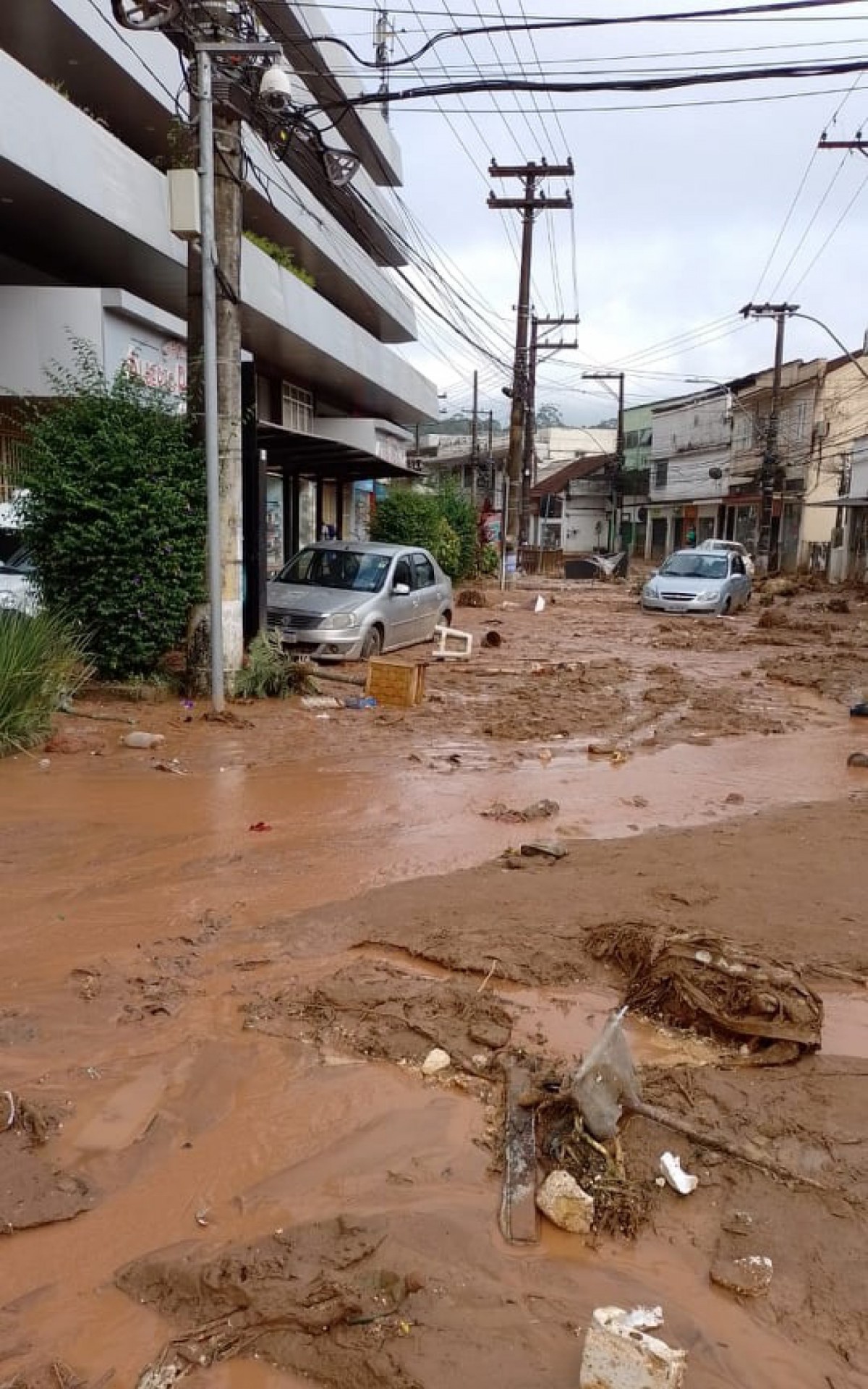 Iniciativas na Regi&atilde;o dos Lagos recolhem donativos para Petr&oacute;polis