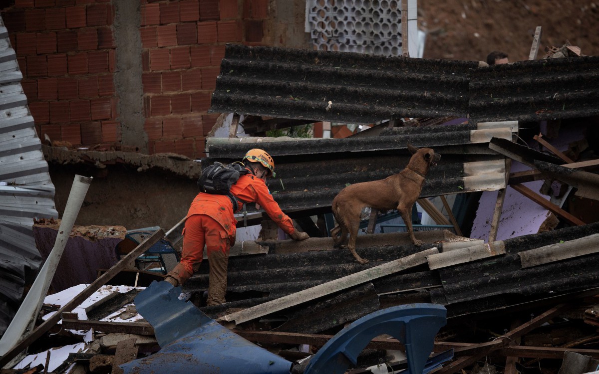 Chuva forte na cidade de Petr&oacute;polis, Regi&atilde;o Serrana do Rio, deixa dezenas de pessoas mortas e centenas desabrigadas
