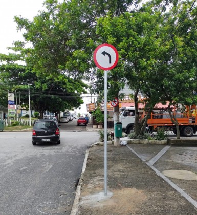 Saquarema realiza serviços de pintura e sinalização viária nas principais vias do município - Divulgação