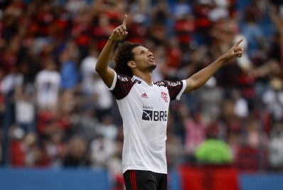 Após insistência de Jorge Jesus, Fenerbahçe deve fazer nova oferta ao Flamengo por Arão