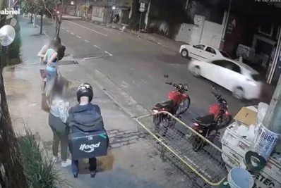 Câmeras flagram assalto cometido por falsos entregadores 