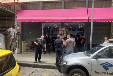 Polícia Civil apreende três toneladas de produtos falsificados em ação conjunta com a Receita