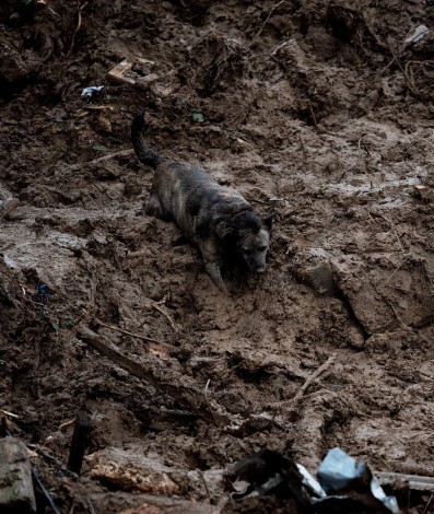 Chuva forte na cidade de Petrópolis, Região Serrana do Rio, deixa dezenas de pessoas mortas e centenas desabrigadas
 - AFP