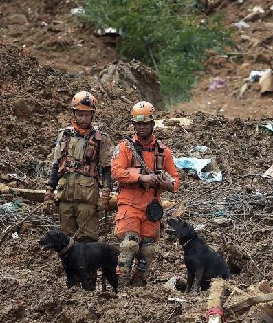 Chuva forte na cidade de Petrópolis, Região Serrana do Rio, deixa dezenas de pessoas mortas e centenas desabrigadas - AFP