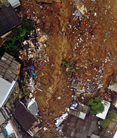 Chuva forte na cidade de Petrópolis, Região Serrana do Rio, deixa dezenas de pessoas mortas e centenas desabrigadas - AFP