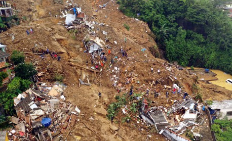 Chuva forte na cidade de Petrópolis, Região Serrana do Rio, deixa dezenas de pessoas mortas e centenas desabrigadas - AFP
