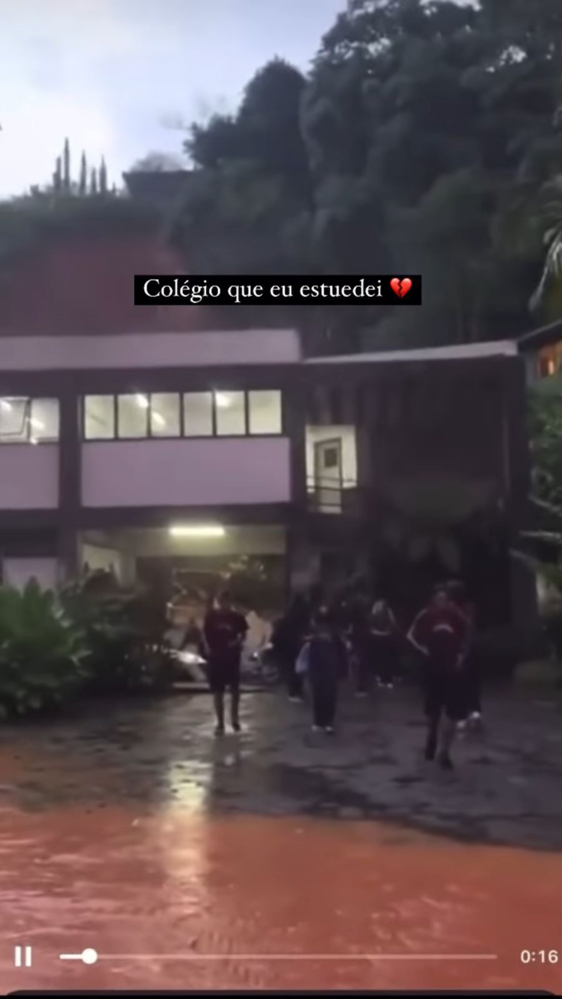 Escola onde Fiorella Estudou também foi atingida pela chuva.  - Reprodução Internet