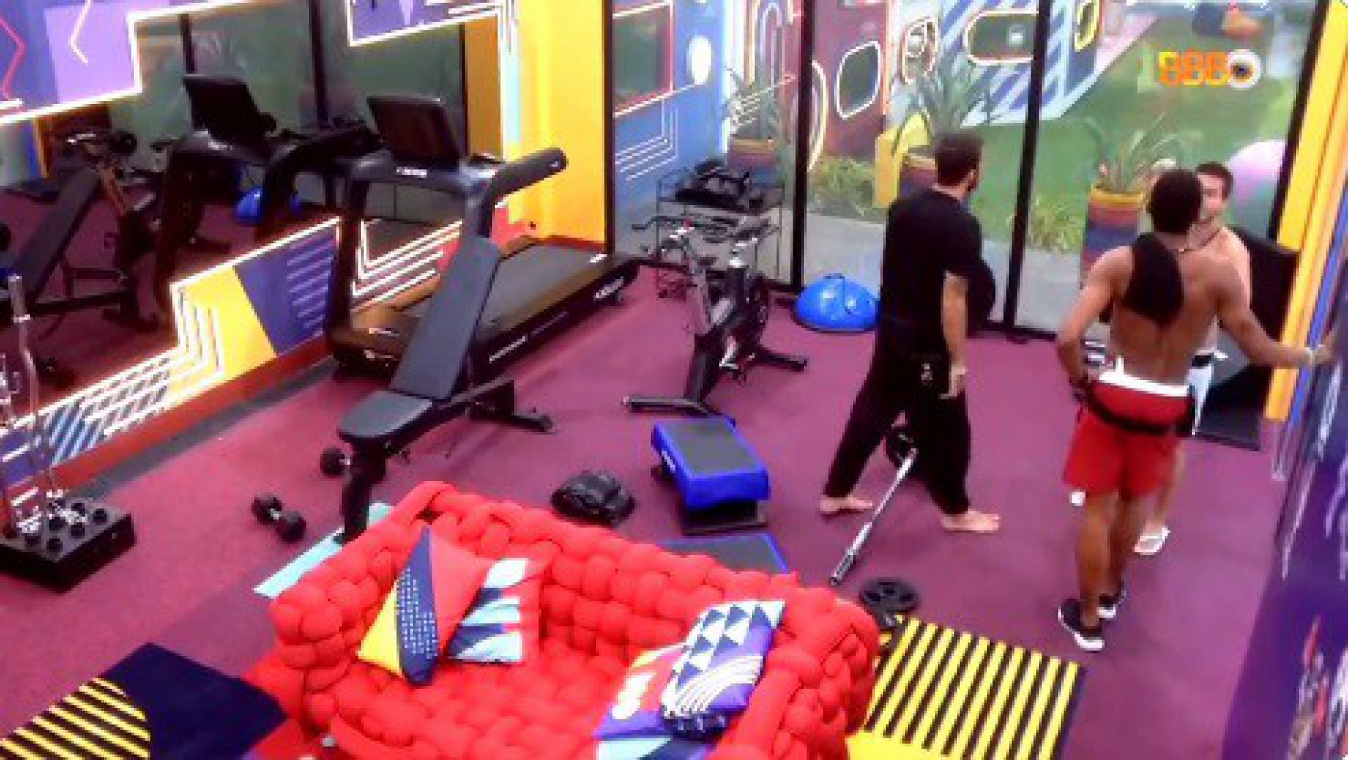 Arthur, Pedro e Paulo André na academia - Reprodução/Globoplay