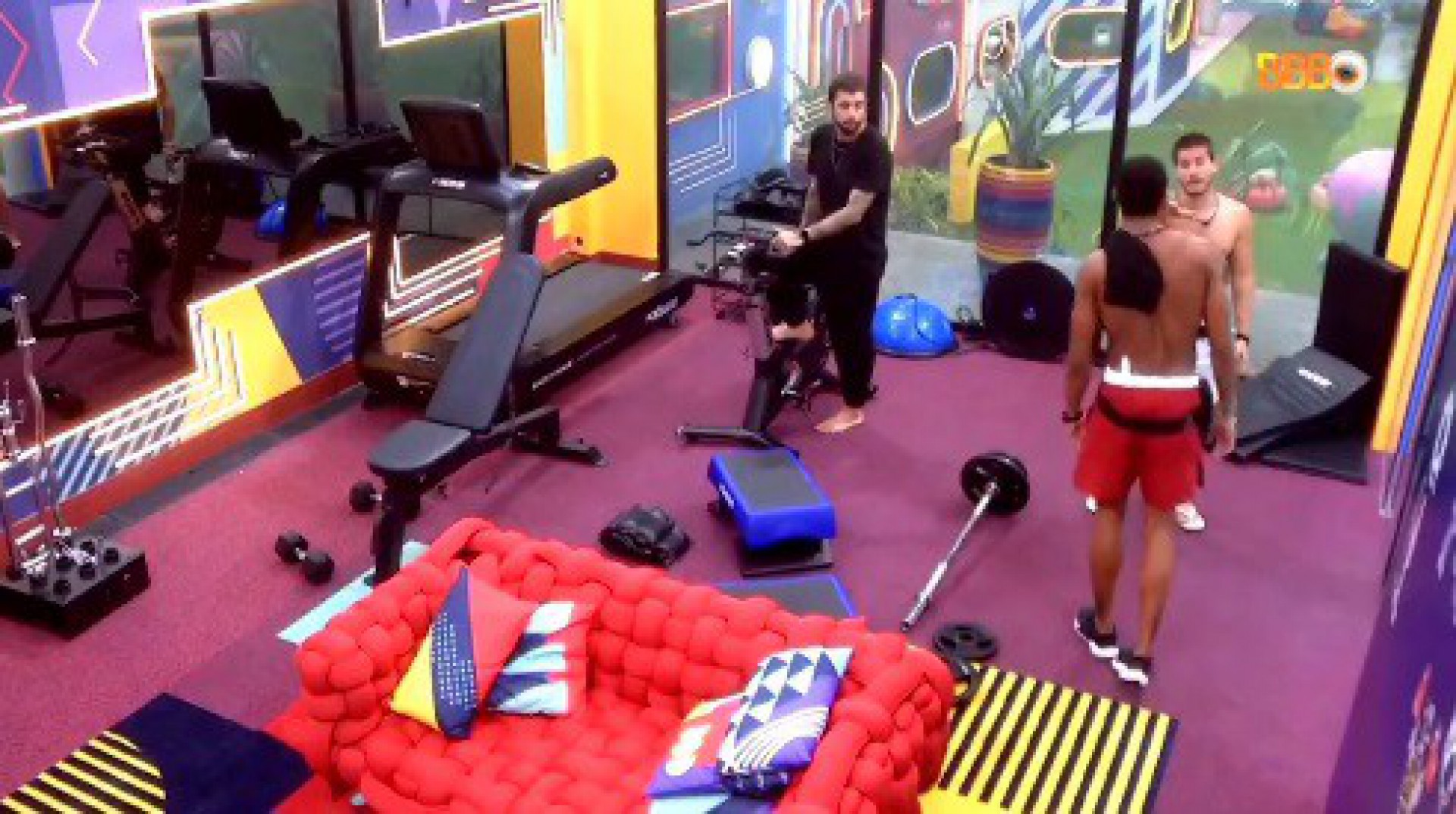 Arthur, Pedro e Paulo André na academia - Reprodução/Globoplay