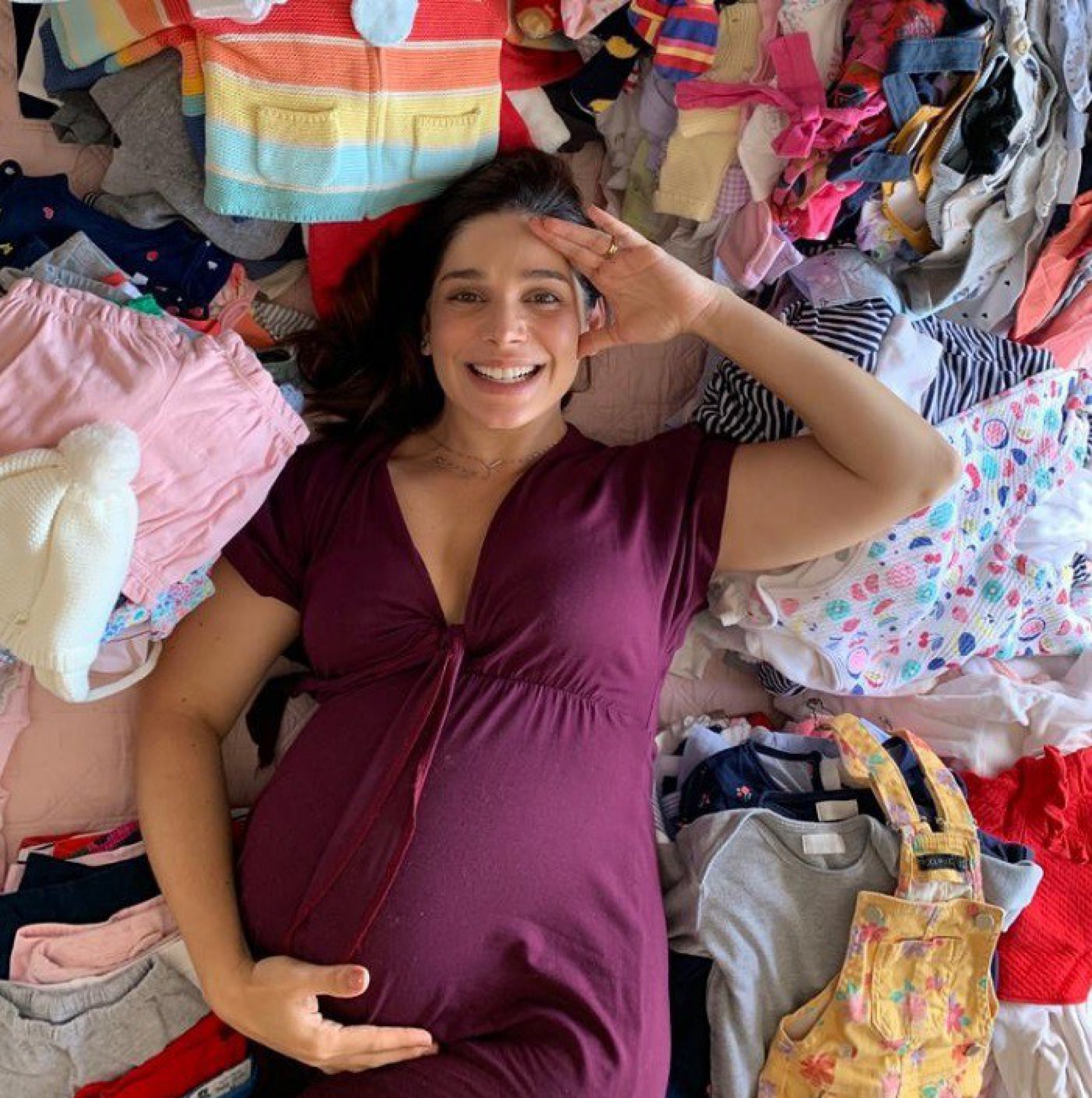 Sabrina Petraglia doa roupas da filha  - Reprodução/Instagram