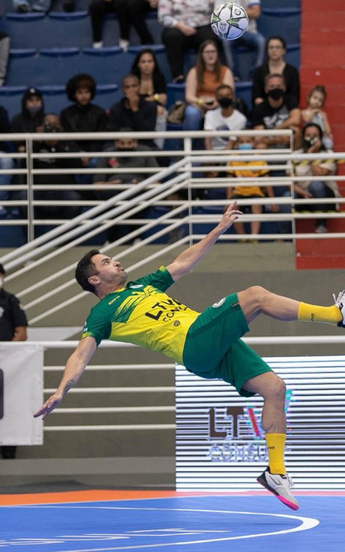 Cl&iacute;nica de futsal com o medalhista Falc&atilde;o acontece no s&aacute;bado, &agrave;s 10h