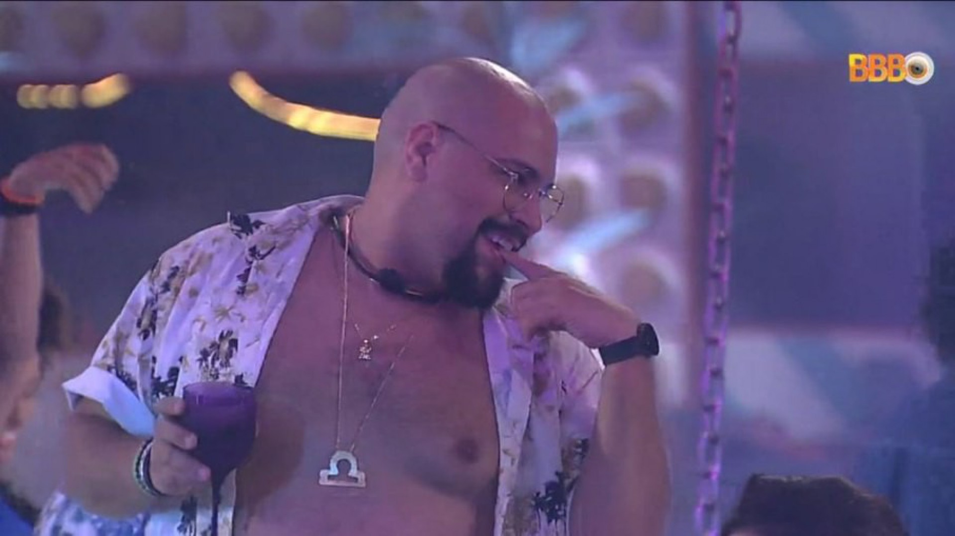 Tiago Abravanel revela que se masturbou após ver Natália e Eliezer transarem no quarto. - Reprodução Internet