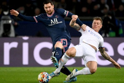 Agüero sai em defesa de Lionel Messi e detona imprensa francesa