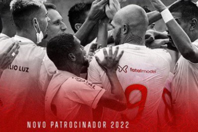 Clube brasileiro fecha acordo com site de garotas de programa