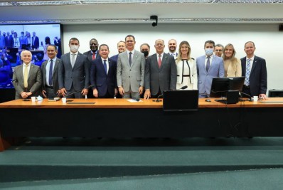 Eduardo Bolsonaro e Hélio Lopes assumem cargos em Frente Evangélica