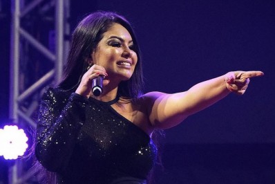 Assessoria de Paulinha Abelha nega morte cerebral da cantora