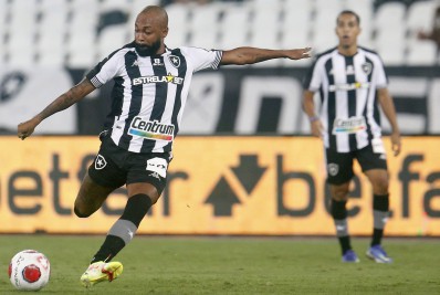 Chay comenta sobre o 'novo' Botafogo e projeta chegada de novo técnico: 'recebê-lo de braços abertos'