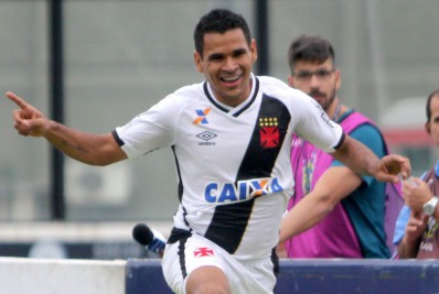 Ex-atacante do Vasco é anunciado em clube da Série B por uma temporada